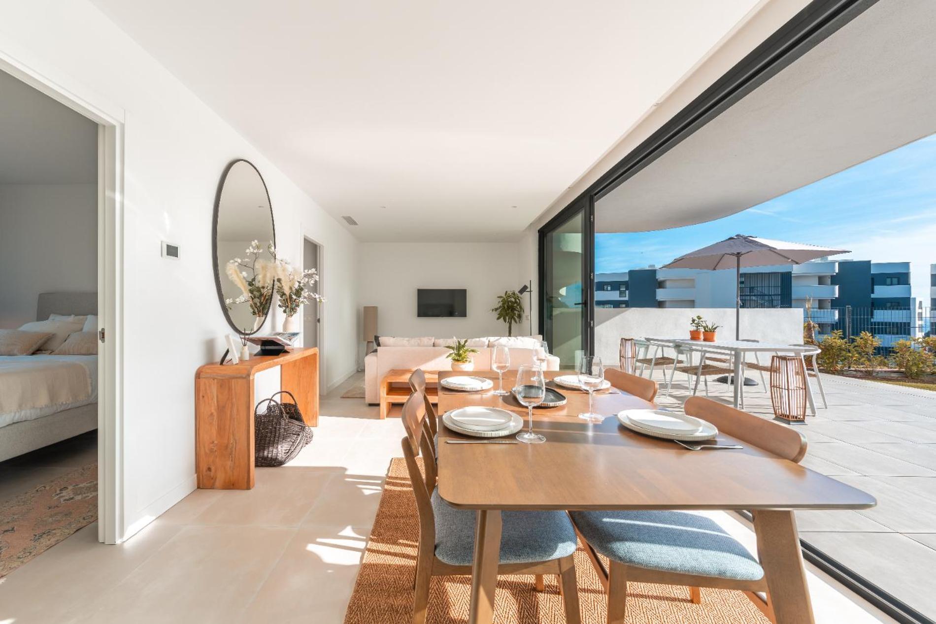 Huoneisto Higueron West Collection - The Poolside Garden By Hwpc